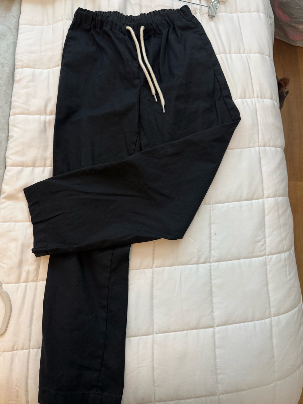 Aritzia Babaton Black Ankle Length Jogger/Trouser size XS